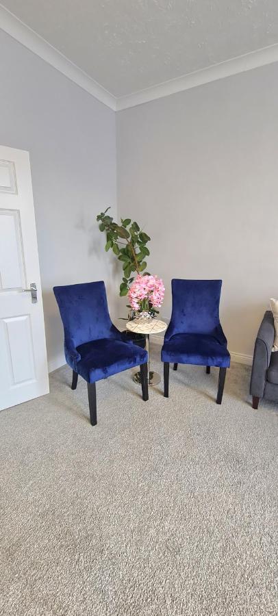 Spacious 3 Bed Flat Near The Sea With Parking Борнмут Экстерьер фото